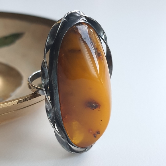 Vintage Ring - Picture 2 of 3